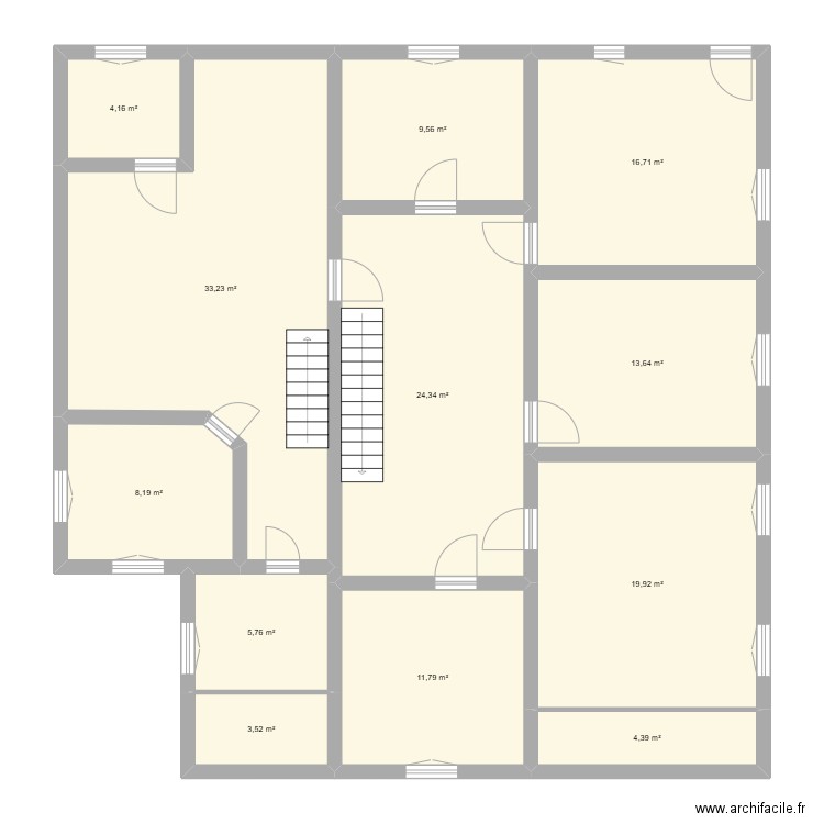 SAL. Plan de 12 pièces et 155 m2