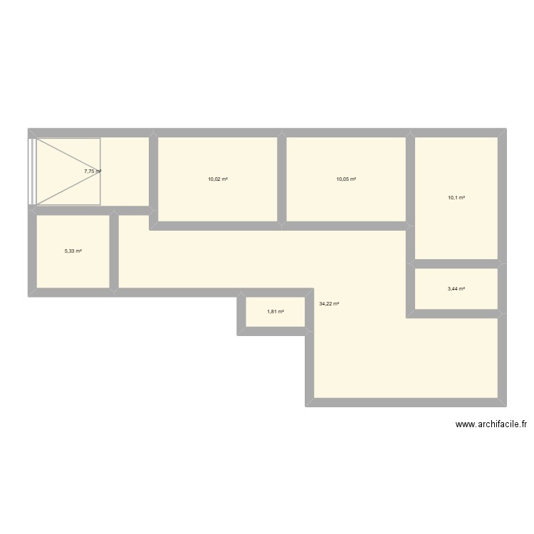 smth. Plan de 8 pièces et 83 m2