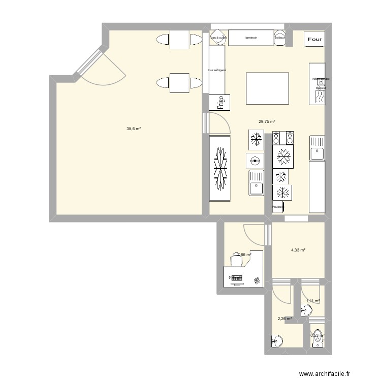labo. Plan de 7 pièces et 77 m2