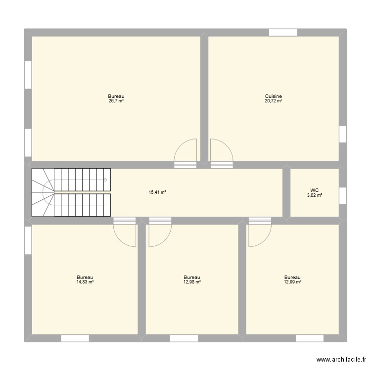 Etage. Plan de 7 pièces et 107 m2