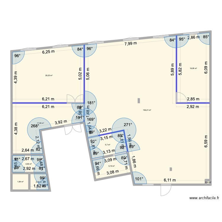 Plan local Julius Akwa 4. Plan de 10 pièces et 185 m2