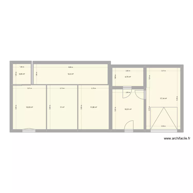 Areches. Plan de 8 pièces et 82 m²