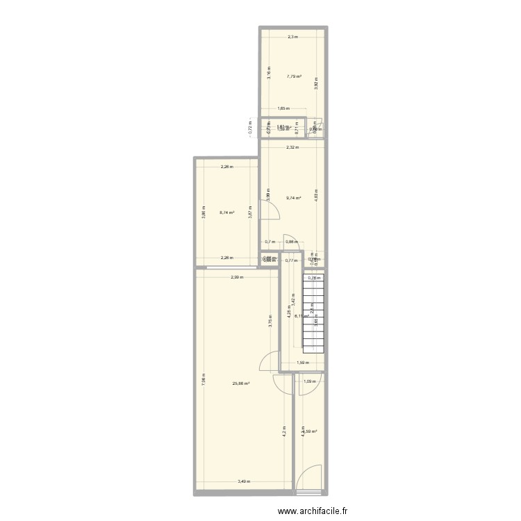 RDC. Plan de 7 pièces et 68 m2