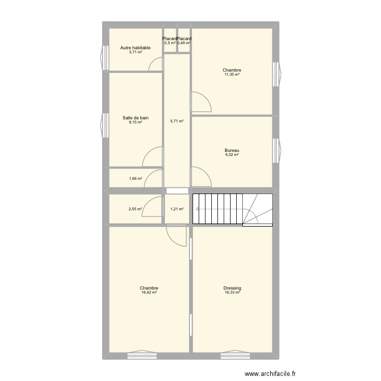 Maison étage. Plan de 12 pièces et 77 m2