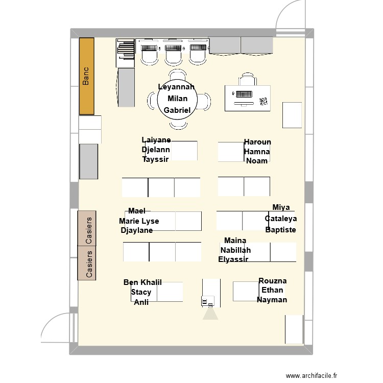 Classe P2 8 groupes de 3 HOMO. Plan de 1 pièce et 65 m2