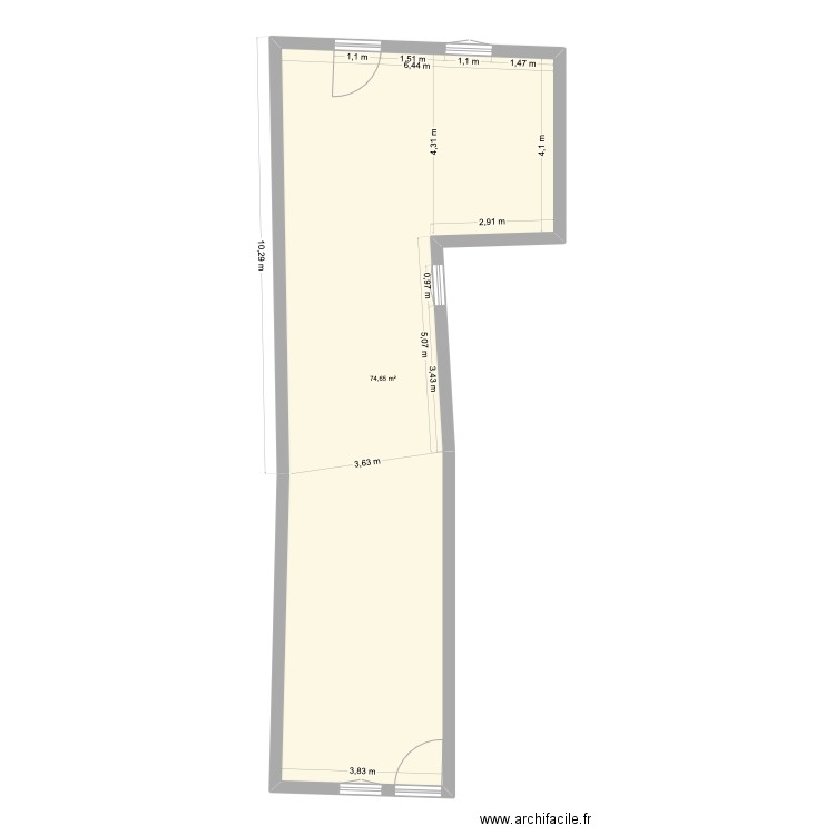 La ruine. Plan de 2 pièces et 153 m2