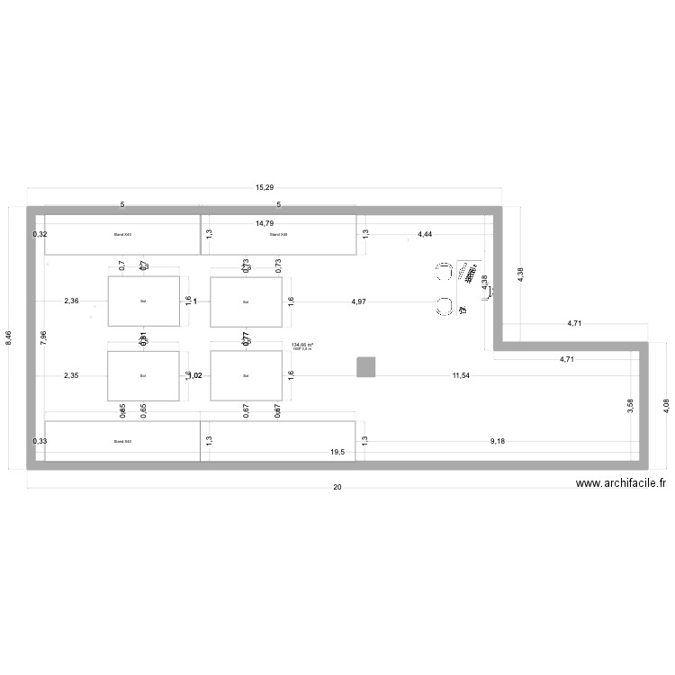 magasin. Plan de 1 pièce et 135 m2