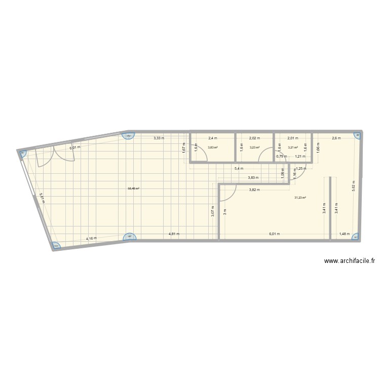 local. Plan de 5 pièces et 100 m2