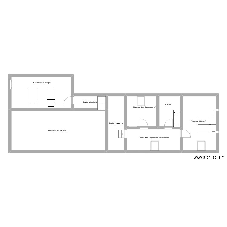 etage. Plan de 8 pièces et 121 m2