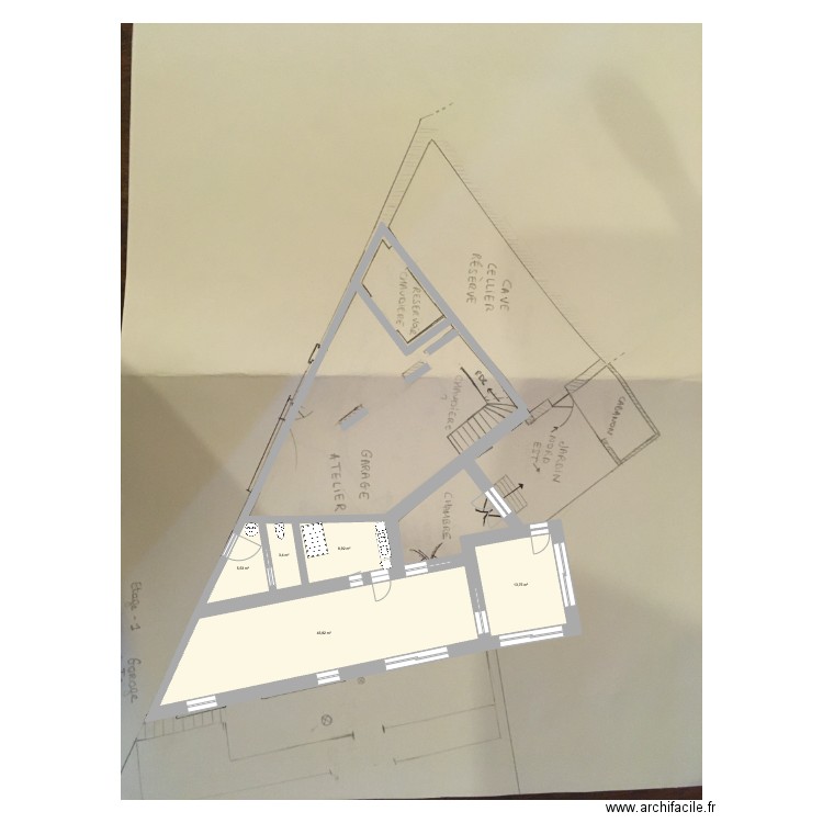 Garage et T3 ok. Plan de 5 pièces et 75 m2