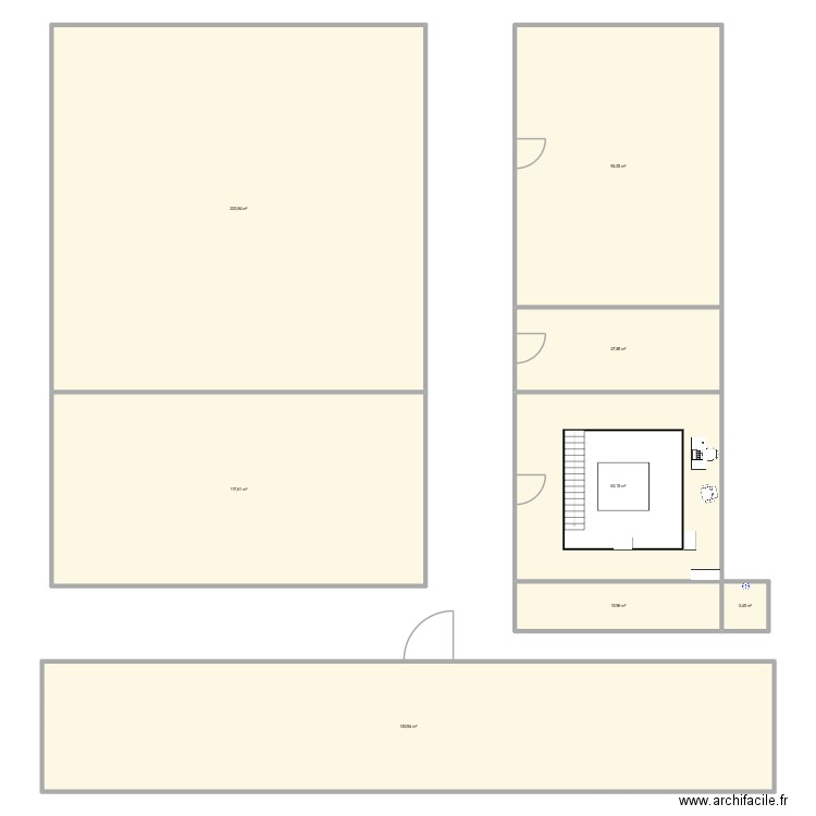 UVI. Plan de 8 pièces et 700 m2