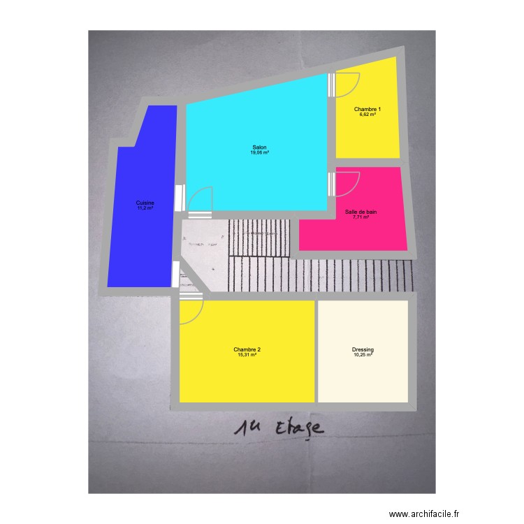 Cuers 1er étage. Plan de 6 pièces et 70 m2