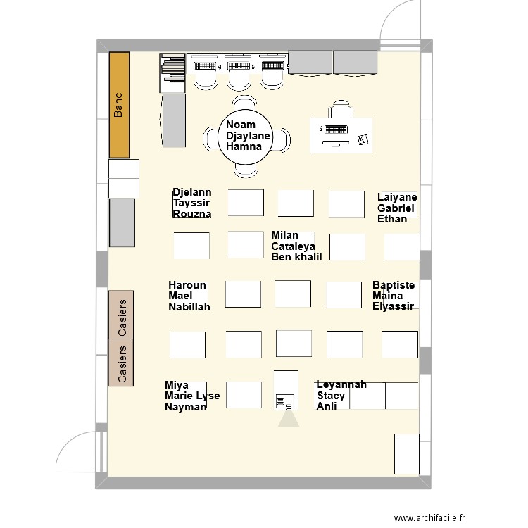 Classe P1 - 8 groupes de 3. Plan de 1 pièce et 65 m2