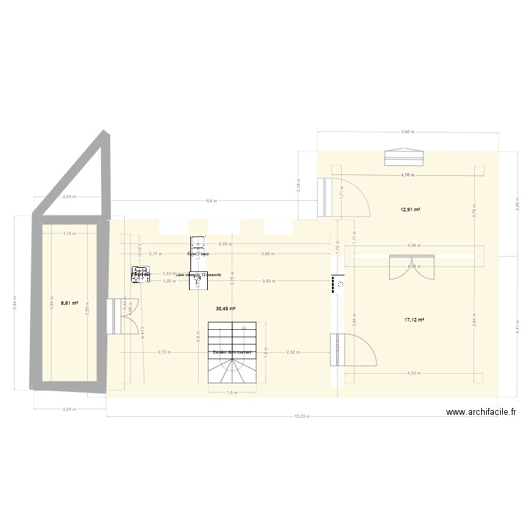 homme_downstair. Plan de 4 pièces et 69 m2