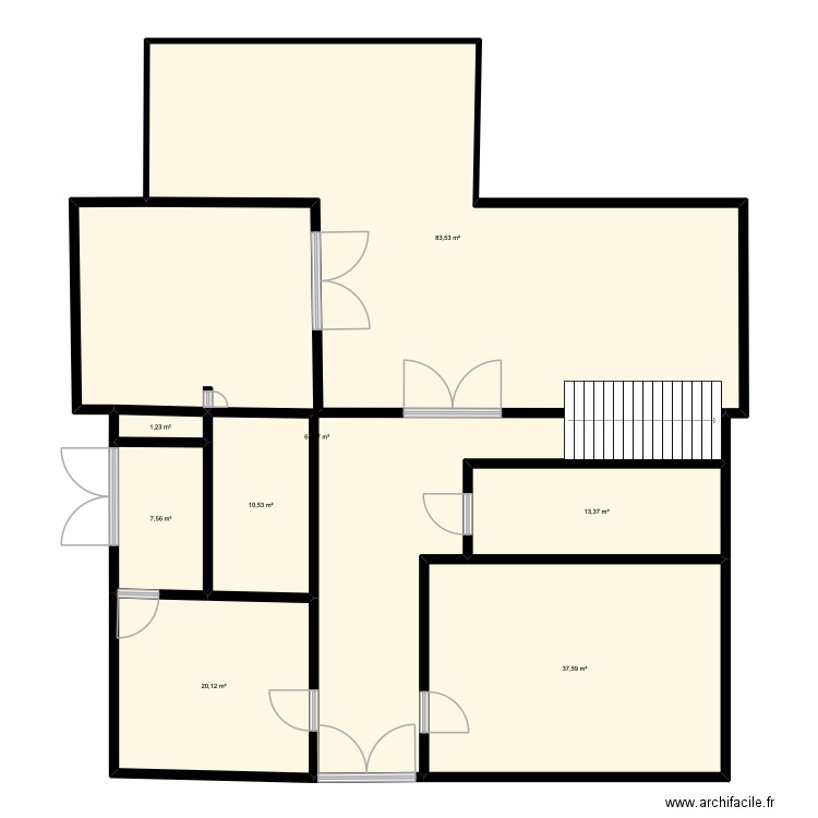 RDC PITHIVIERS BAT 1. Plan de 8 pièces et 235 m2