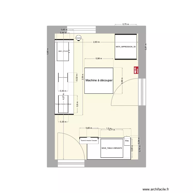 Salle de d&eacute;coupe actuelle. Plan de 1  et 12 m²