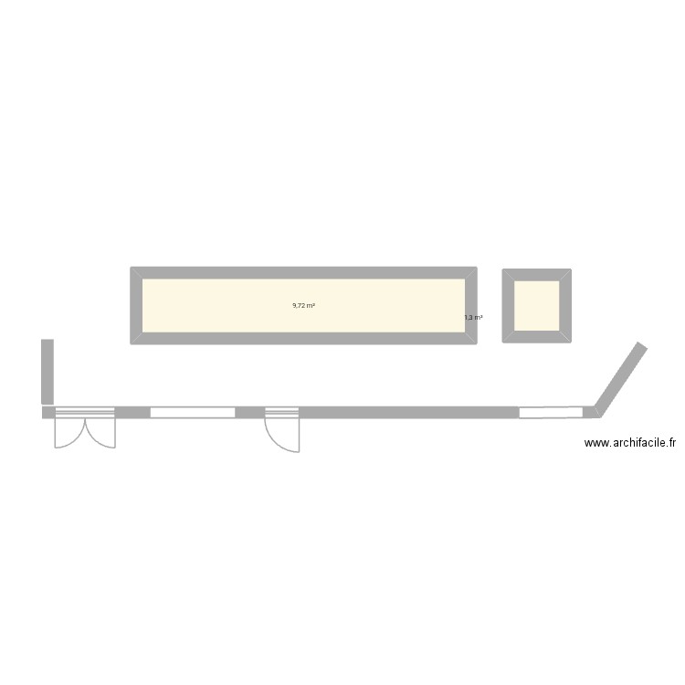 Plan de mur devant maison. Plan de 2 pièces et 11 m2