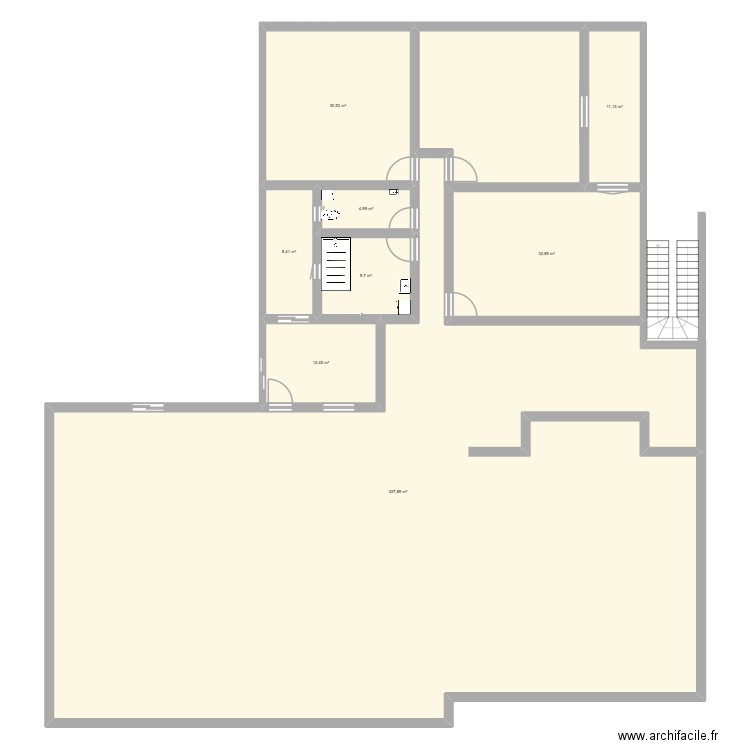 MAISON. Plan de 8 pièces et 448 m2