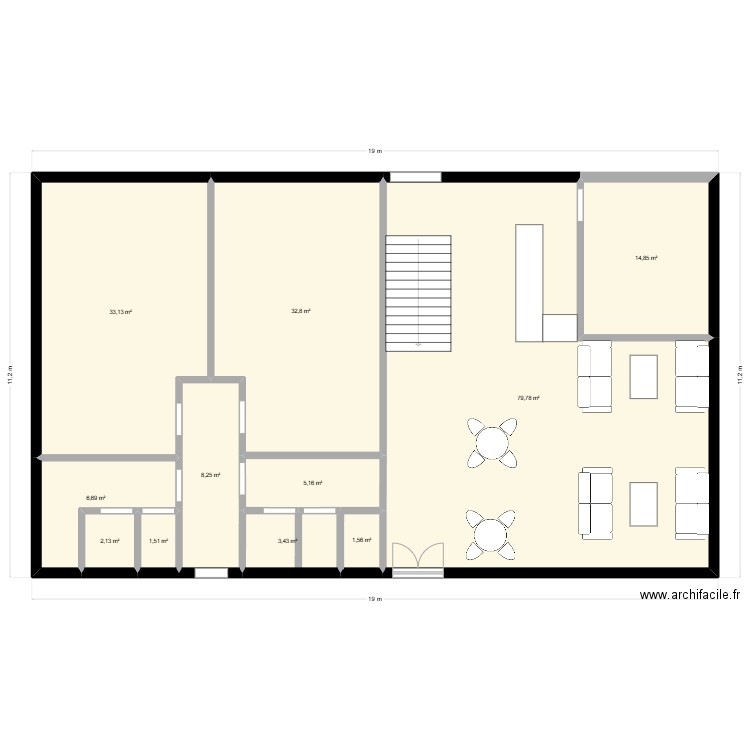 club house. Plan de 11 pièces et 189 m2