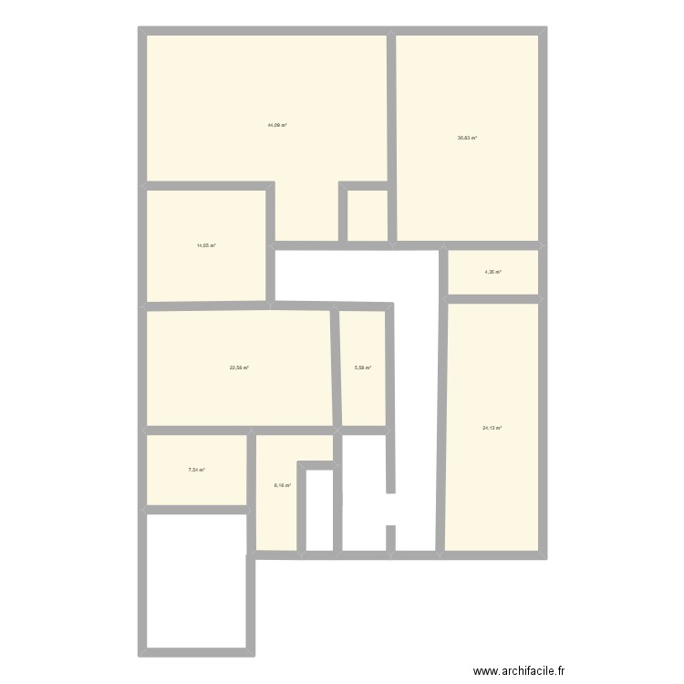 bat. Plan de 9 pièces et 159 m2