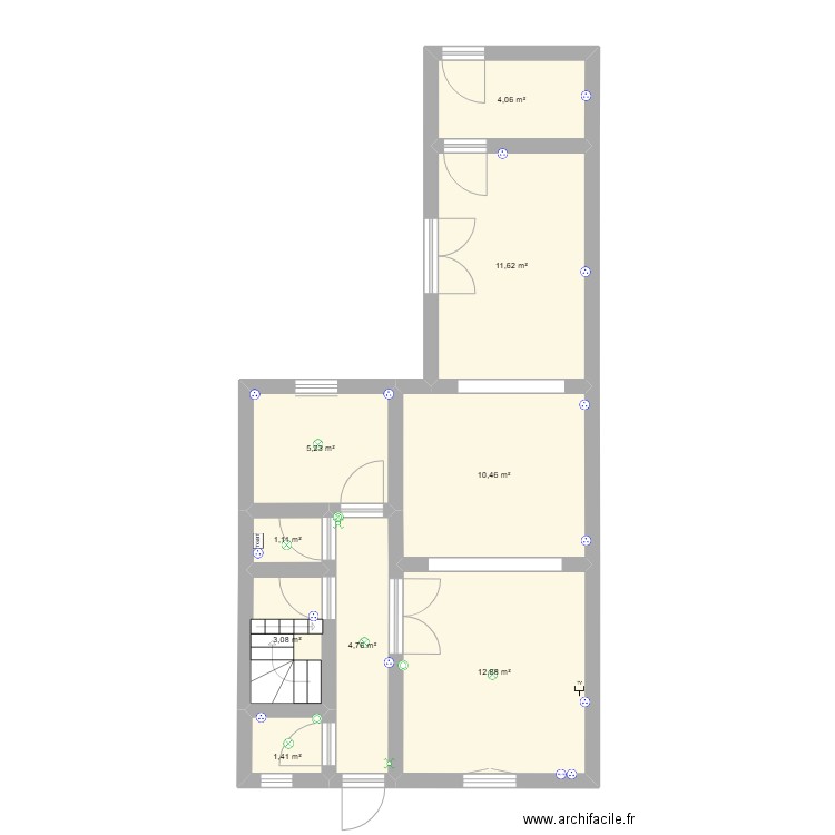 Maison. Plan de 9 pièces et 55 m2