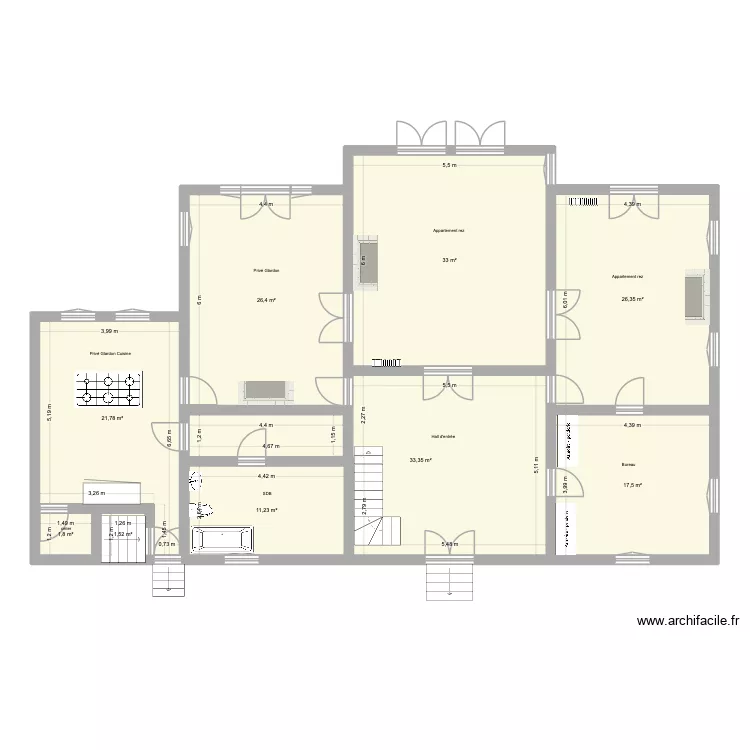 Rez-appartement. Plan de 9 pièces et 173 m²